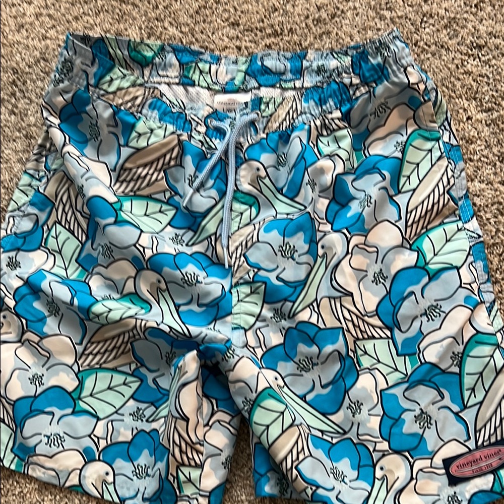Vineyard Vines Blue Floral and pelican Swim Shorts boys Large